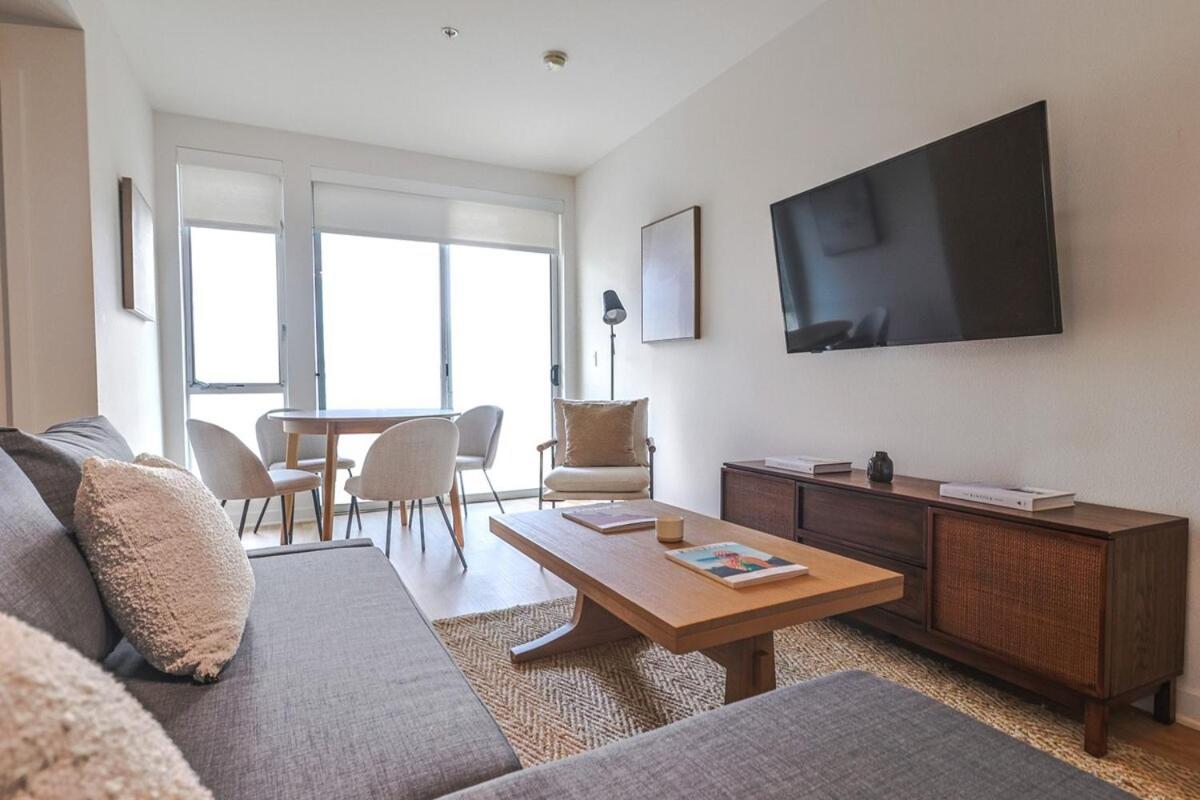 Trendy 2br Steps To Promenade & Sm Pier! Apartamento